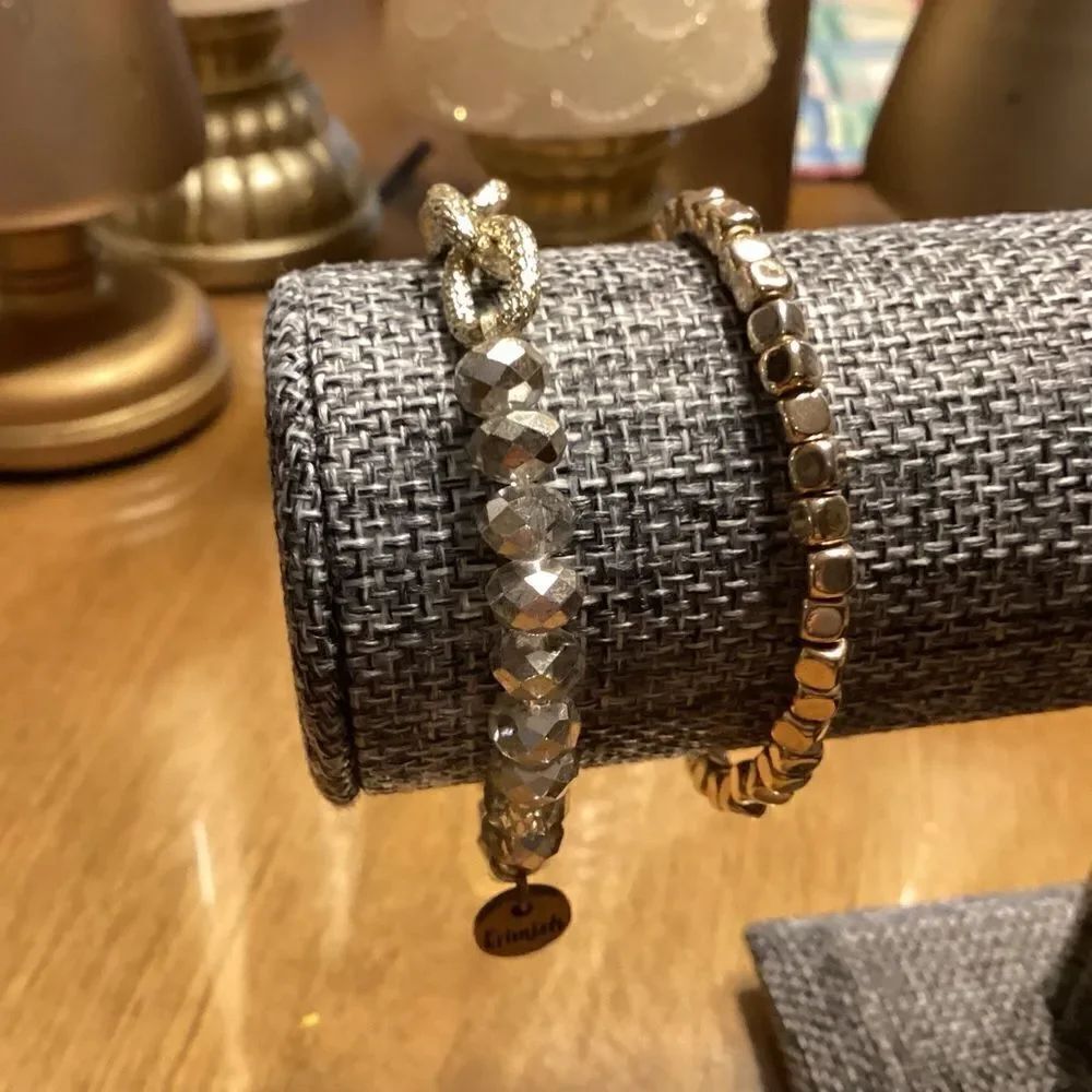 Another Great Set of 2 Stretchable Bracelets. - Picture 4 of 12